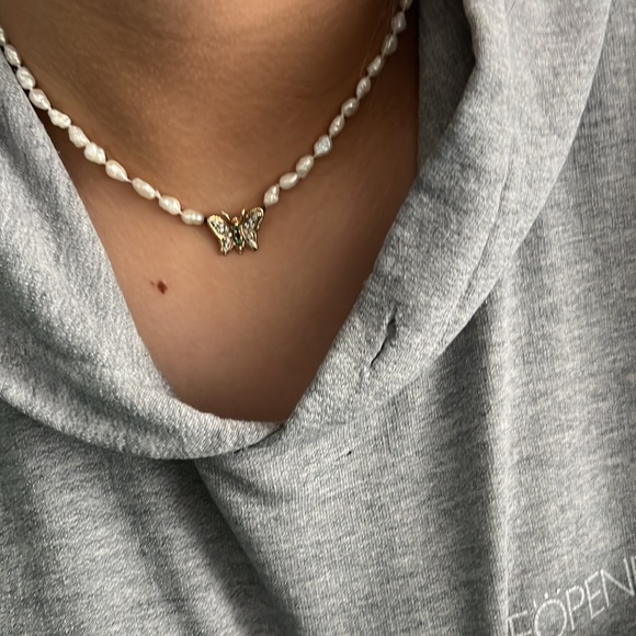 Fresh water Pearls and gold/Diamond/emerald stone butterfly - Picture 3 of 5